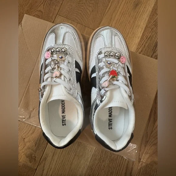 Steve Madden Kids Sneakers with Silver and White Accents - Picture 4 of 9